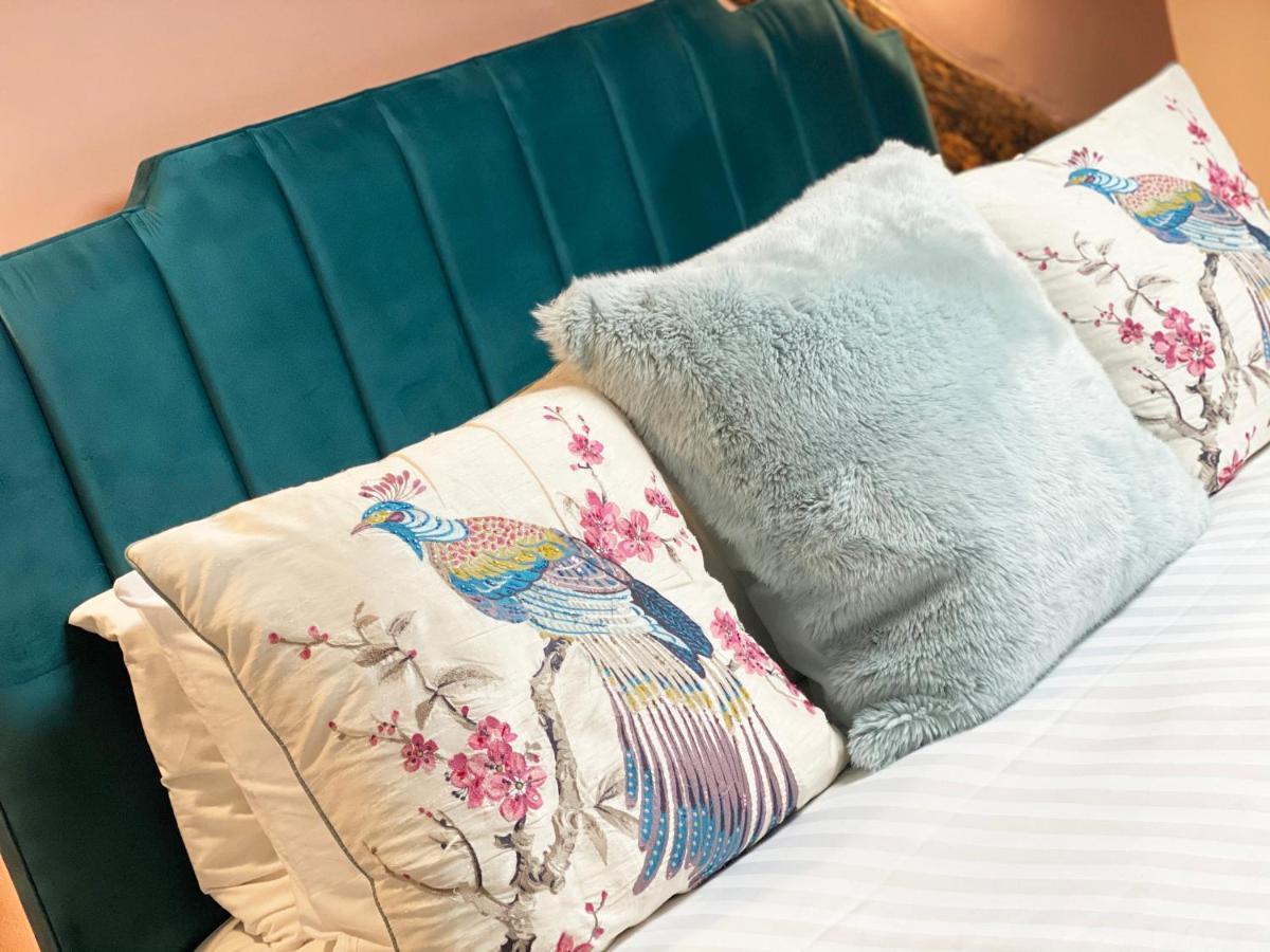 The Hive At Poppi-Red Bed & Breakfast ฮอว์กส์เฮด ภายนอก รูปภาพ